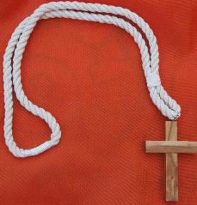 Distintivo procesional de la hermandad de Jesús Condenado de Cáceres